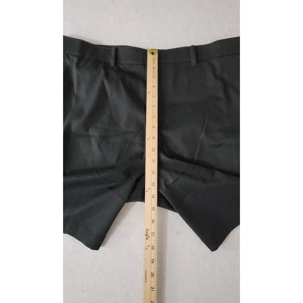 Nike Dri-Fit Size 42 Standard Fit Men's Golf Shorts  Black